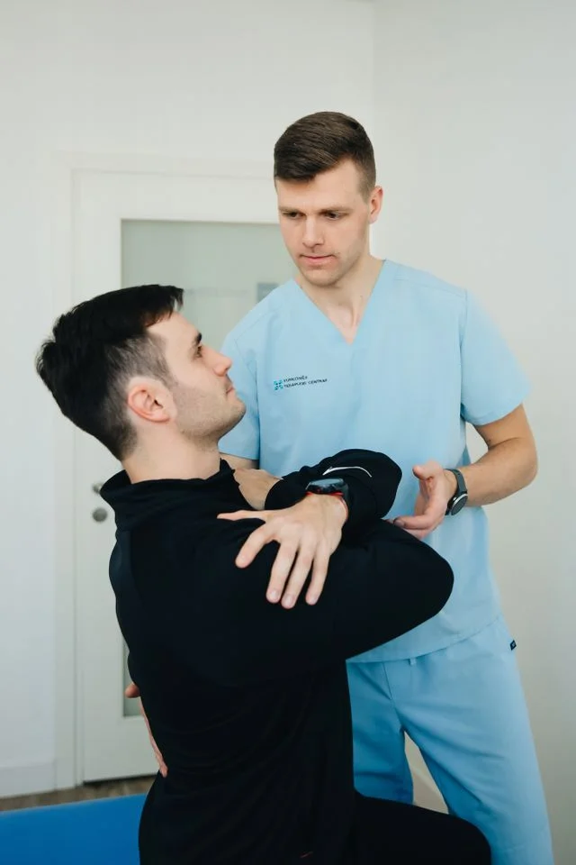 Personalized clinical physiotherapy consultation and postural assessment by a RehabCore specialist